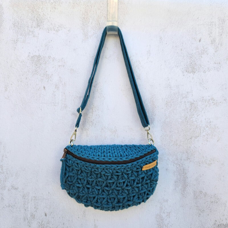 Jázmin mintás horgolt öv- oldaltáska zsinórfonal pánttal (petrol)