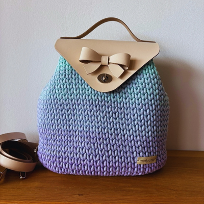 Bőrfedeles horgolt hátizsák (levendula menta ombre)