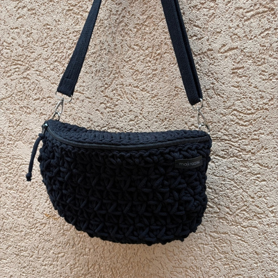 Extra nagy jázmin mintás horgolt öv- oldaltáska zsinórfonal pánttal (fekete)